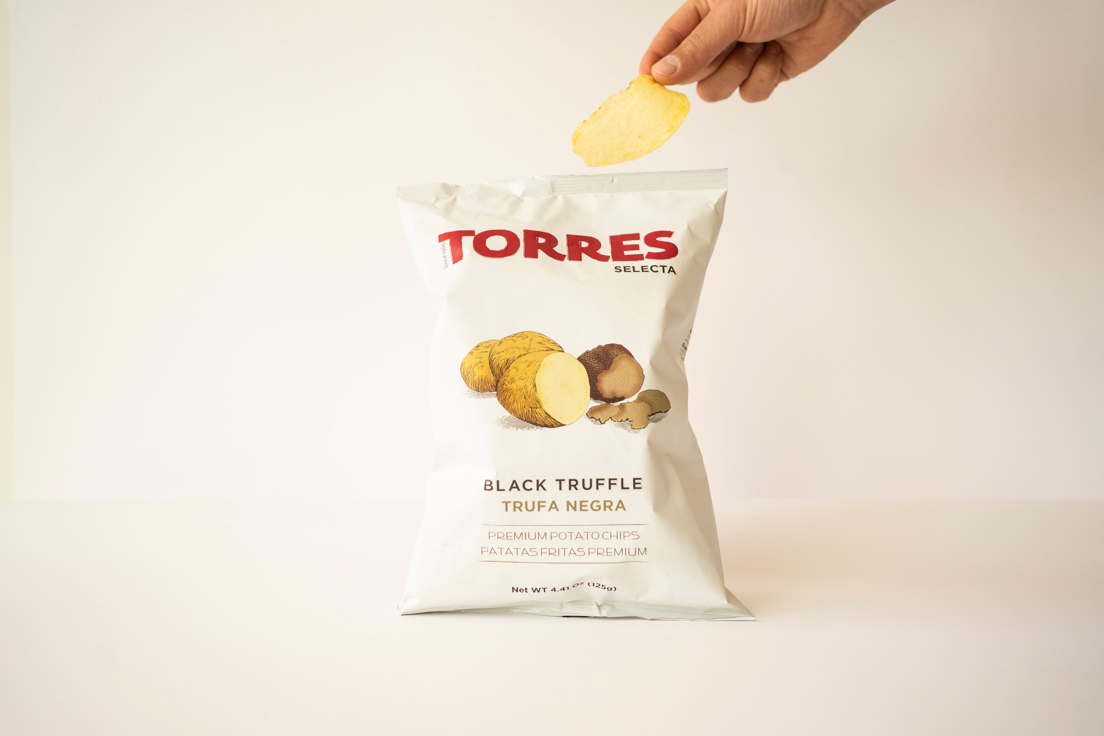 Torres Premium potato chips black truffle 40 g