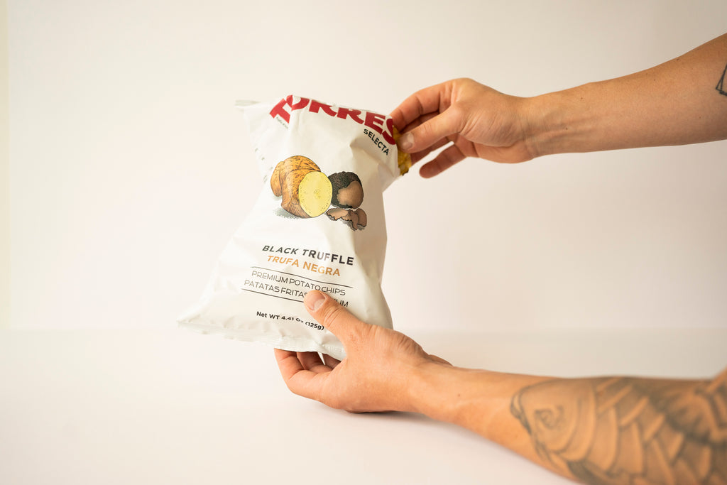 Torres Premium potato chips black truffle 40 g