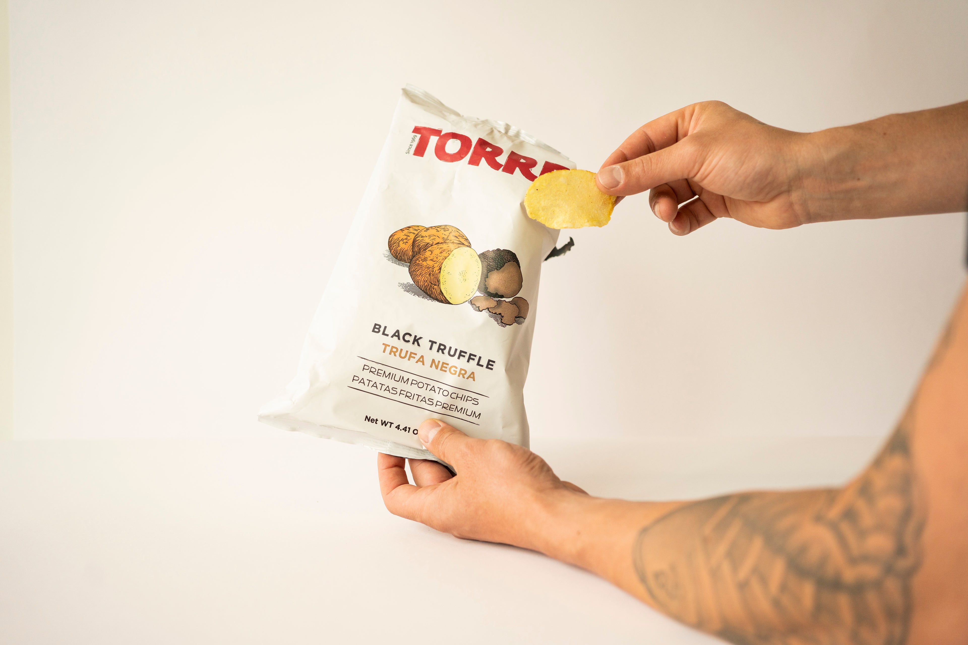 Torres Premium potato chips black truffle 40 g